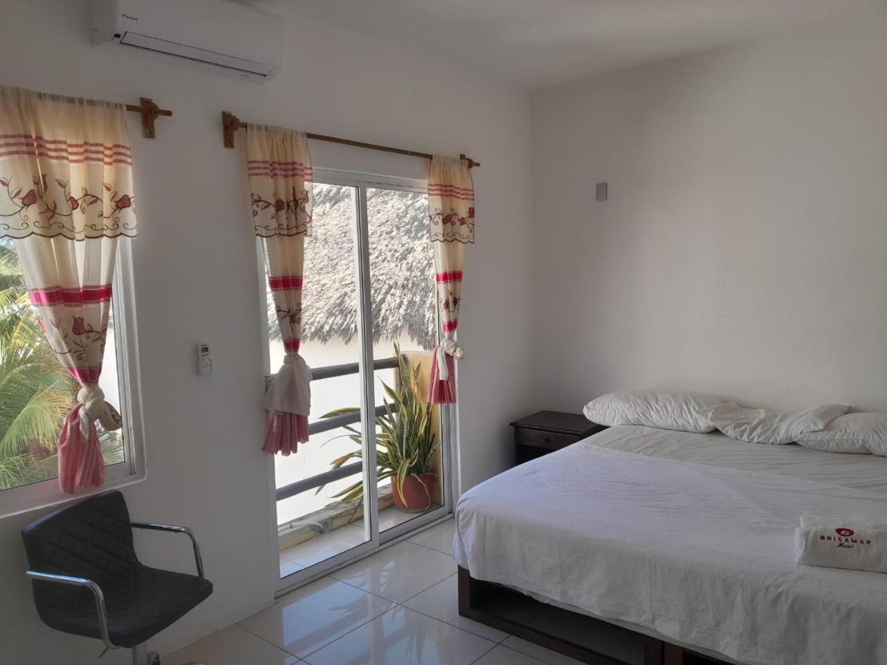 Brisamar Guesthouse Puerto Escondido  Eksteriør billede